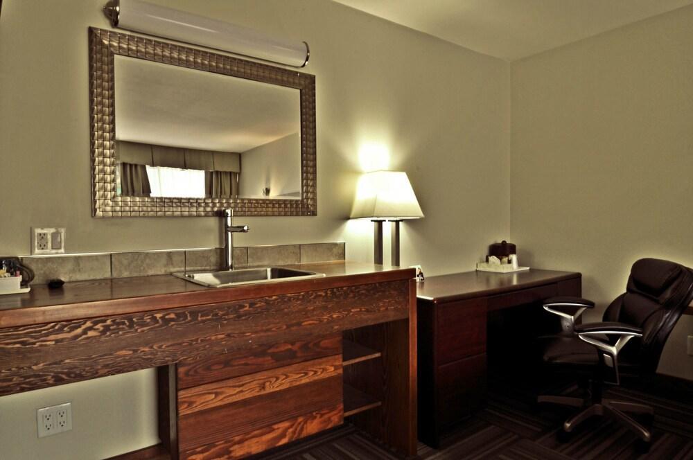 Travelodge By Wyndham Golden Sportsman Lodge Εξωτερικό φωτογραφία