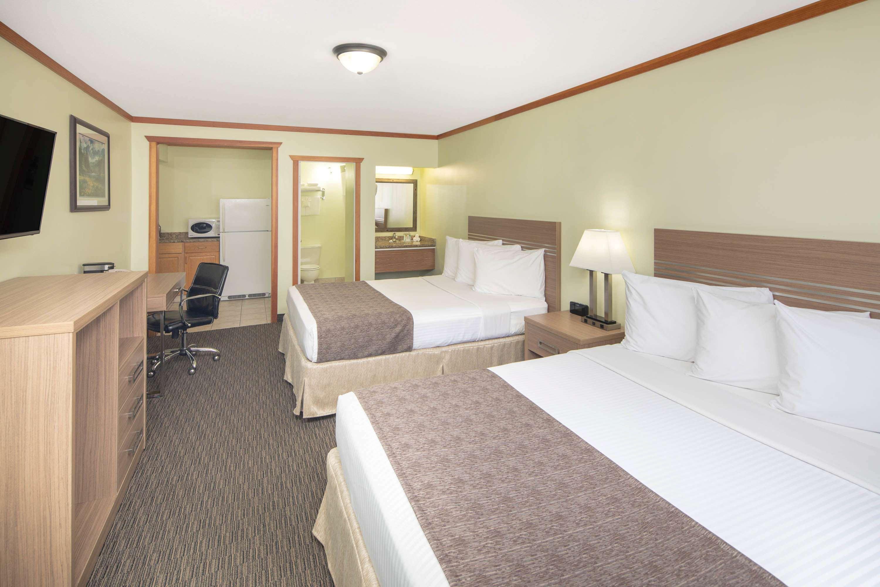 Travelodge By Wyndham Golden Sportsman Lodge Εξωτερικό φωτογραφία