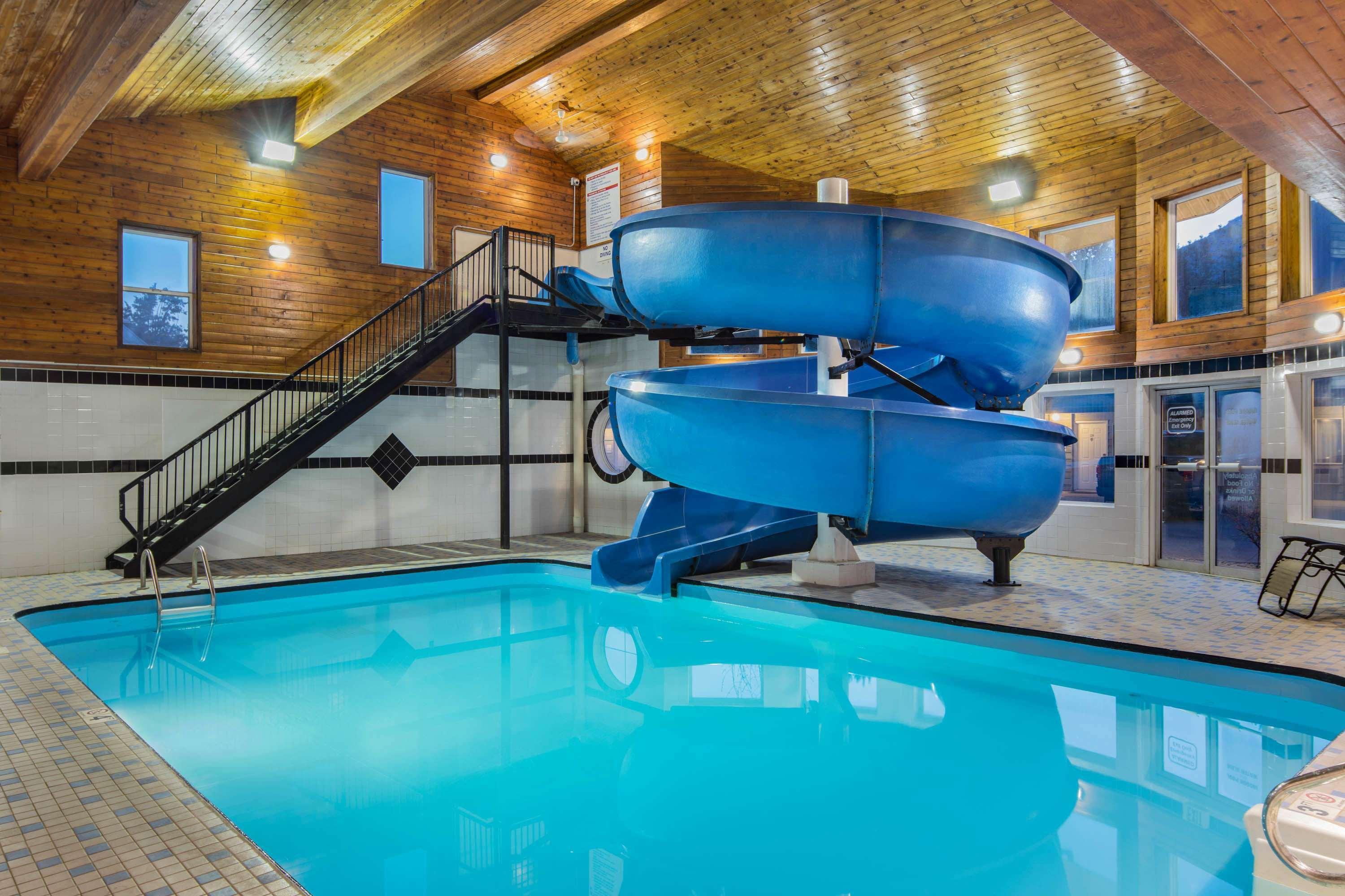 Travelodge By Wyndham Golden Sportsman Lodge Εξωτερικό φωτογραφία