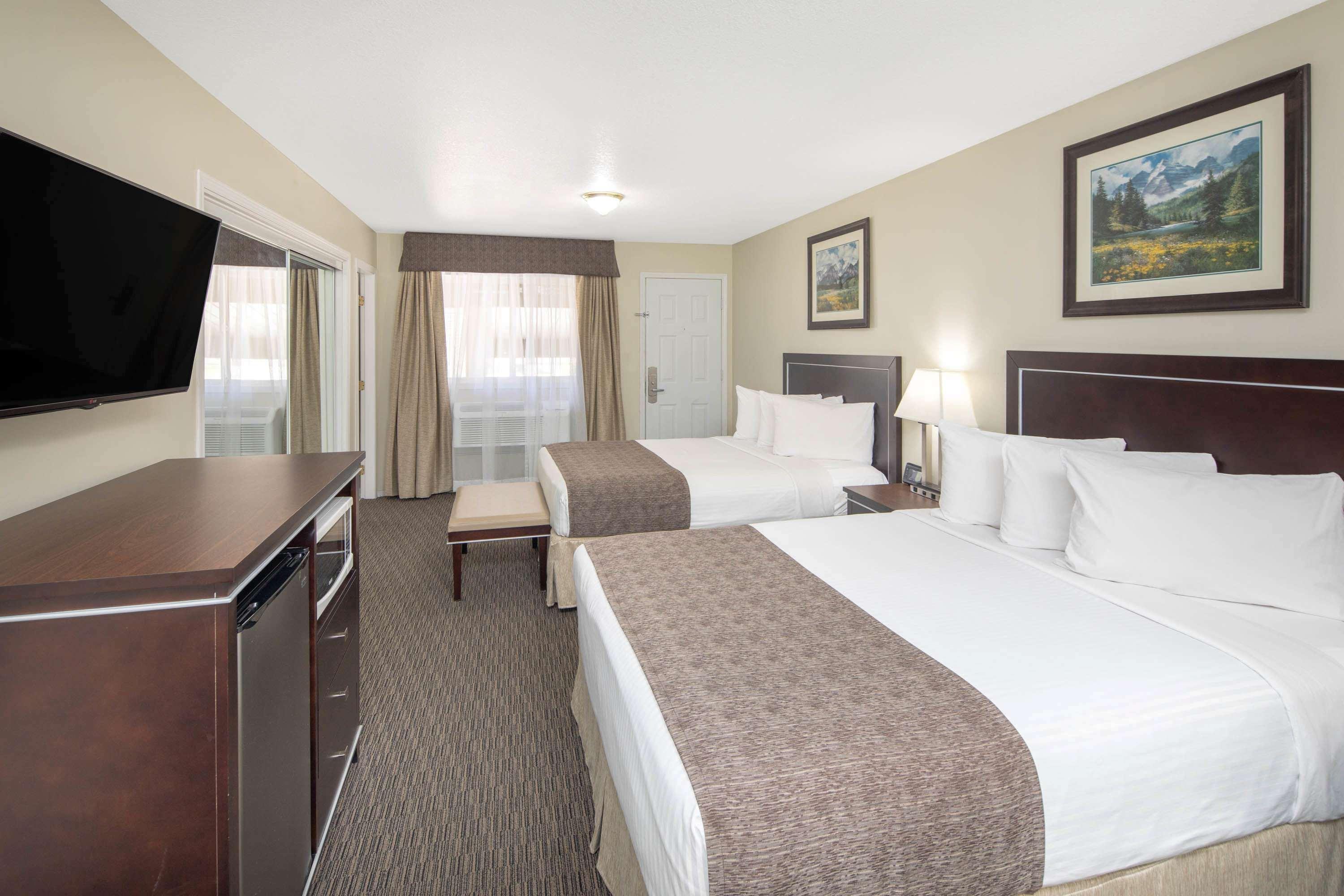 Travelodge By Wyndham Golden Sportsman Lodge Εξωτερικό φωτογραφία