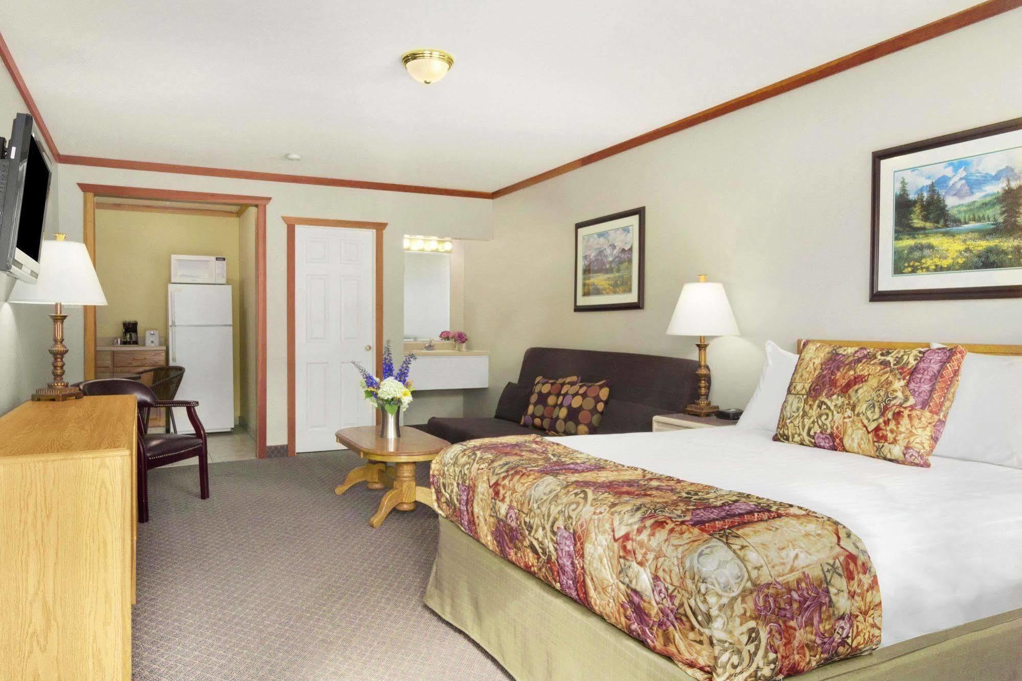 Travelodge By Wyndham Golden Sportsman Lodge Εξωτερικό φωτογραφία