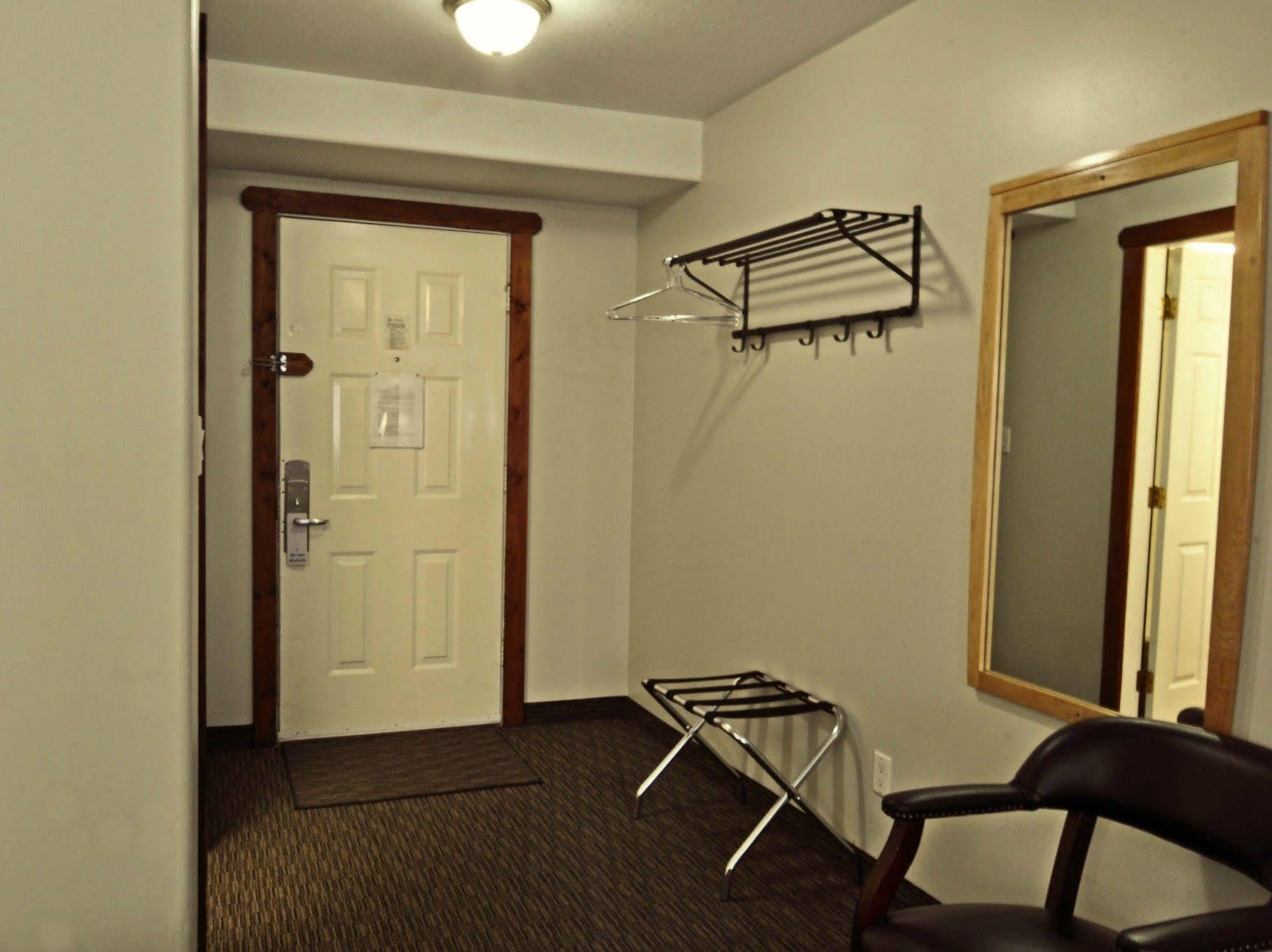 Travelodge By Wyndham Golden Sportsman Lodge Εξωτερικό φωτογραφία