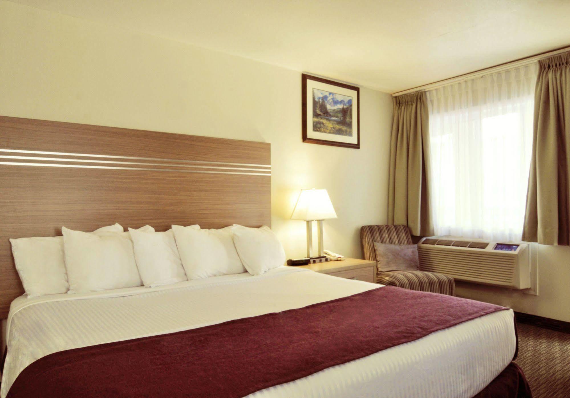 Travelodge By Wyndham Golden Sportsman Lodge Εξωτερικό φωτογραφία