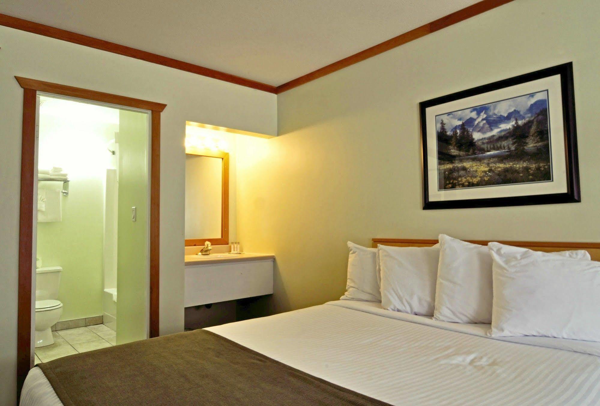 Travelodge By Wyndham Golden Sportsman Lodge Εξωτερικό φωτογραφία