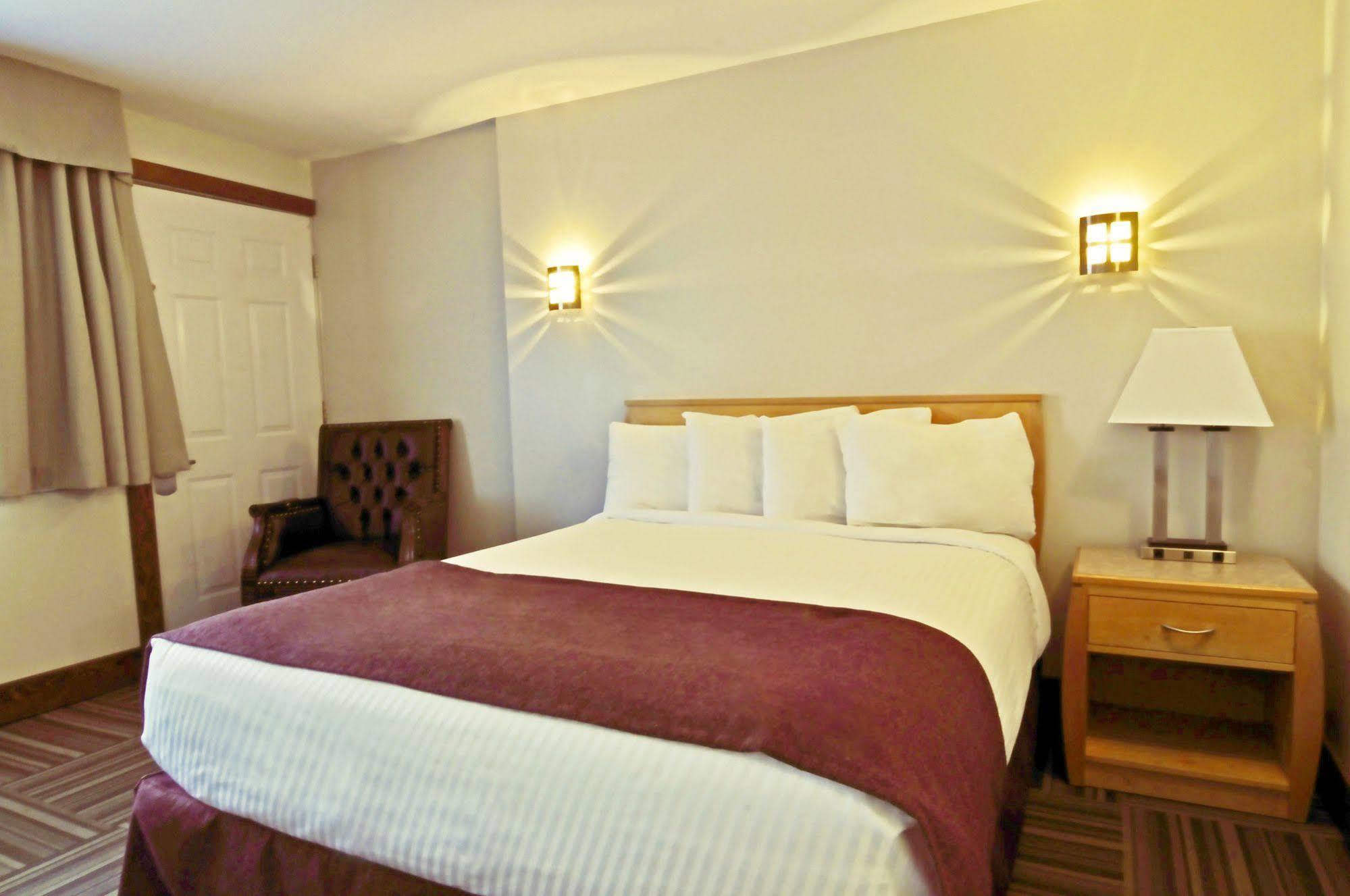 Travelodge By Wyndham Golden Sportsman Lodge Εξωτερικό φωτογραφία