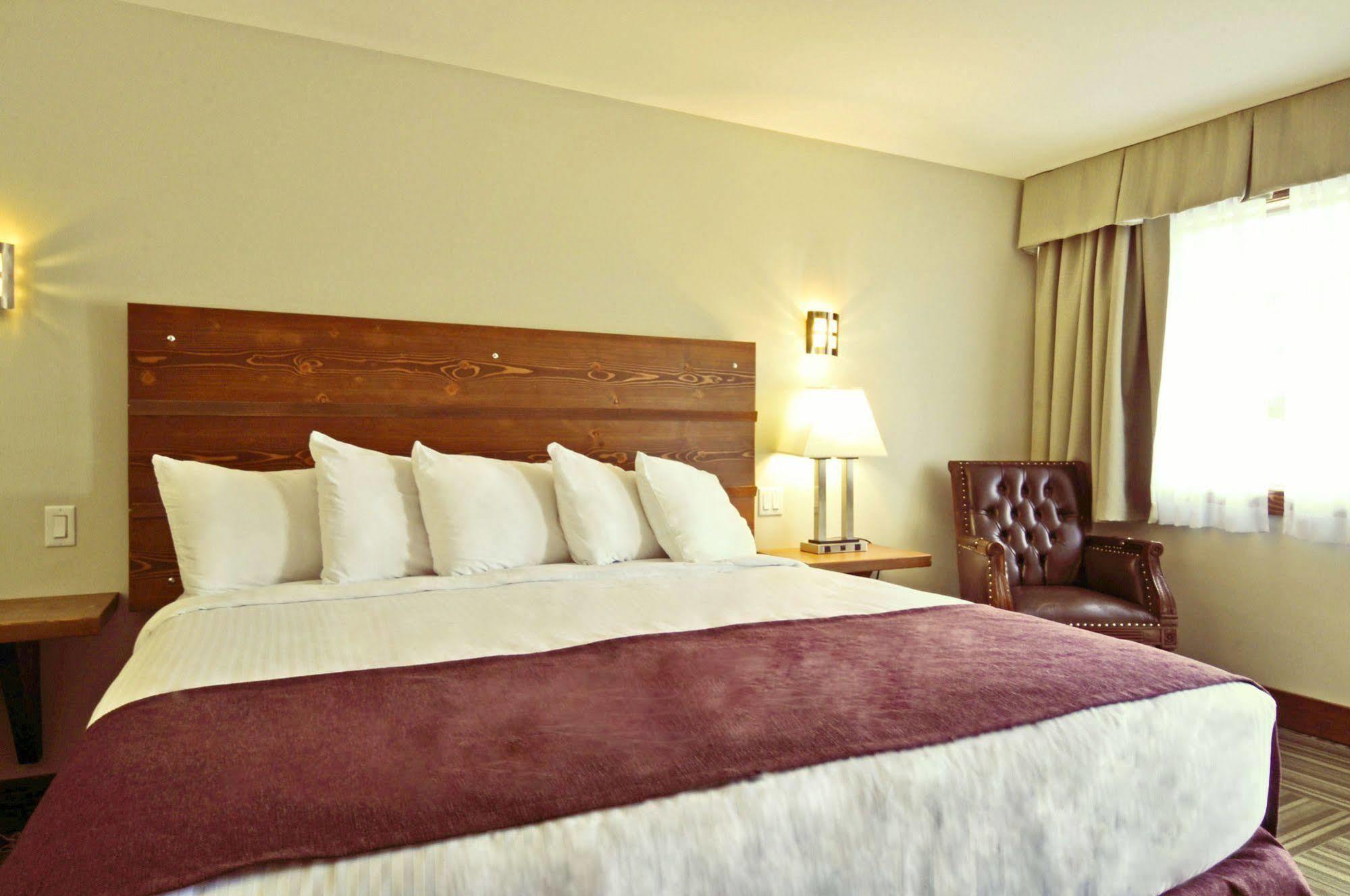 Travelodge By Wyndham Golden Sportsman Lodge Εξωτερικό φωτογραφία